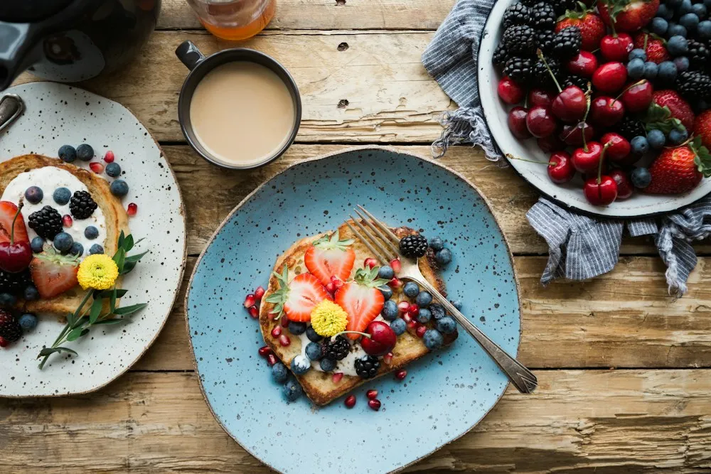 Pain perdu aux fruits rouges et café